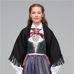 Vest-Agderbunad med stripestakk og mønstret forkle